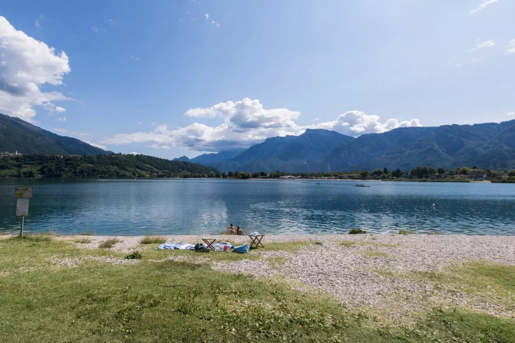 Lago di Caldonazzo: le vacanze in montagna con un tocco di mare